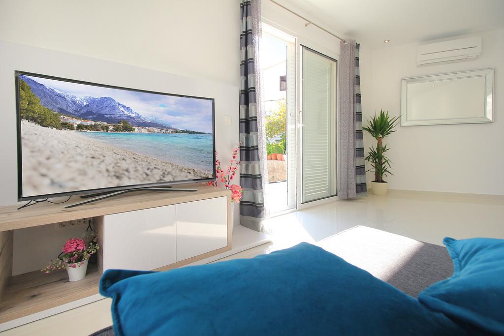 Villa Lile Baska Voda Luaran gambar